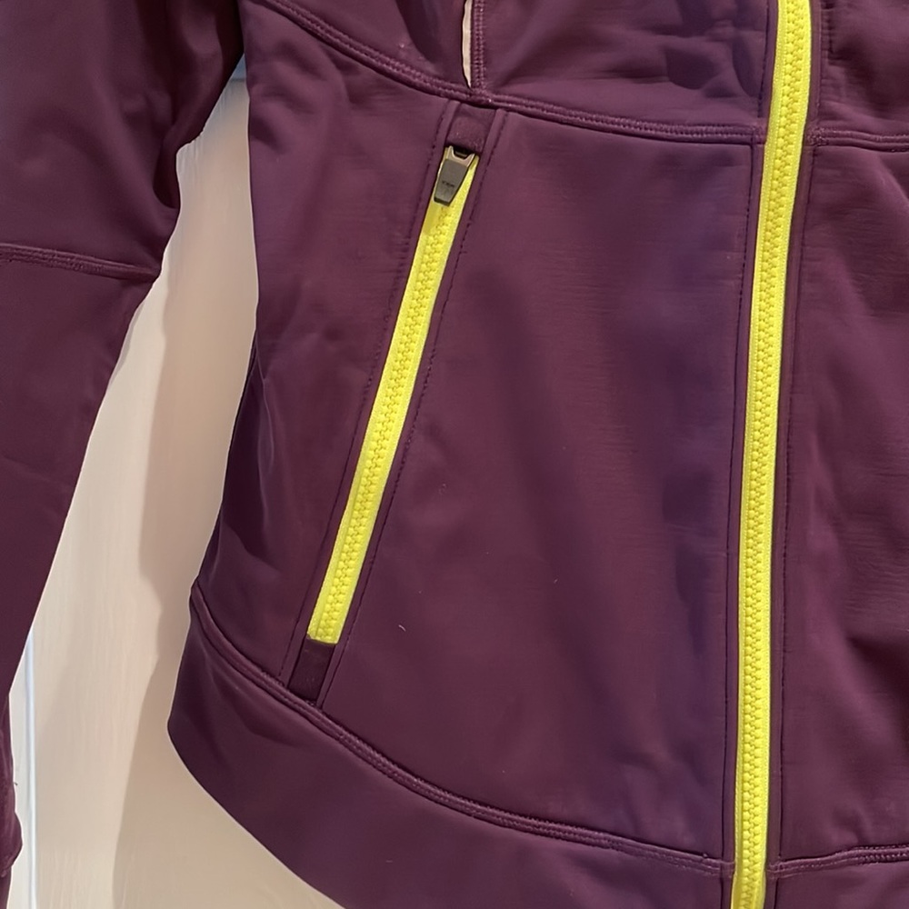 NEW BALANCE RUNNING JACKET SIZE M - Picture 4 of 8